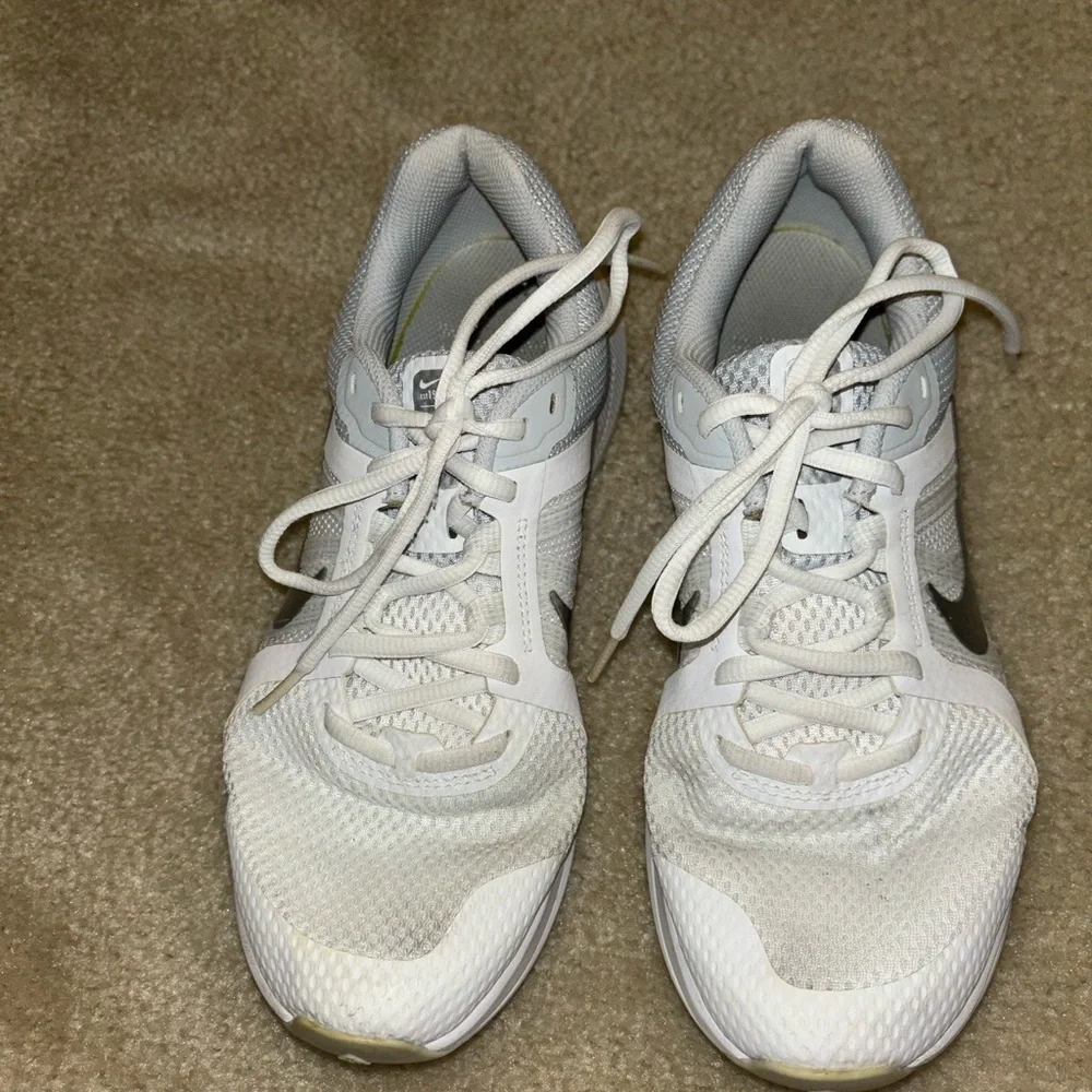 Nike run swift women’s sneakers - Picture 3 of 6